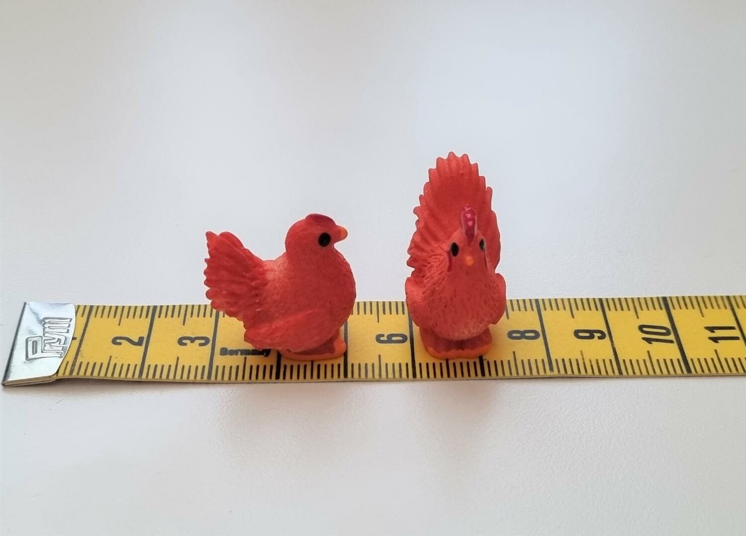 Tupp och höna. Miniatyrer / figuriner för dockskåpet, tittskåp mm