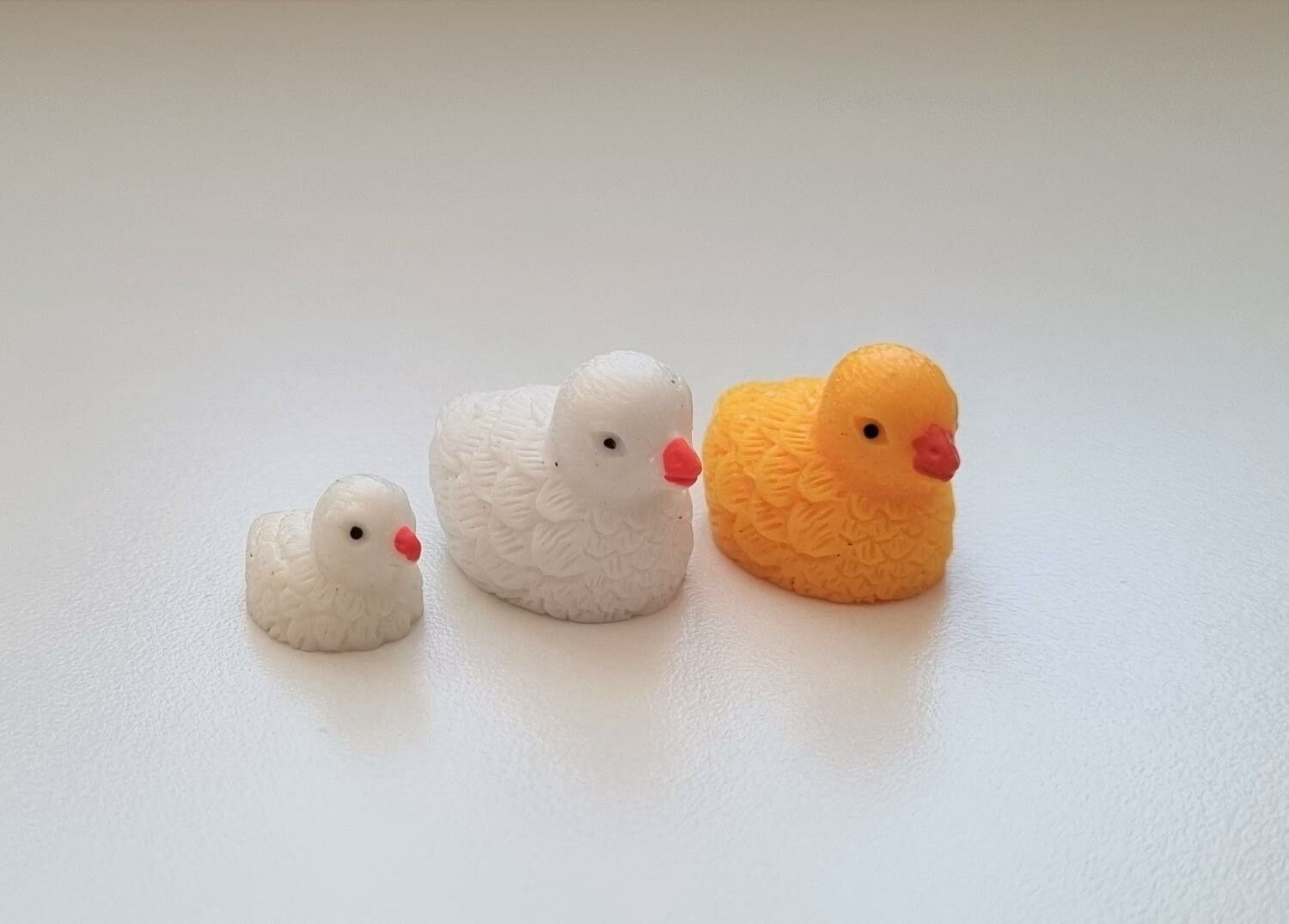 3 st ankor. Miniatyrer / figuriner för dockskåpet, tittskåp mm