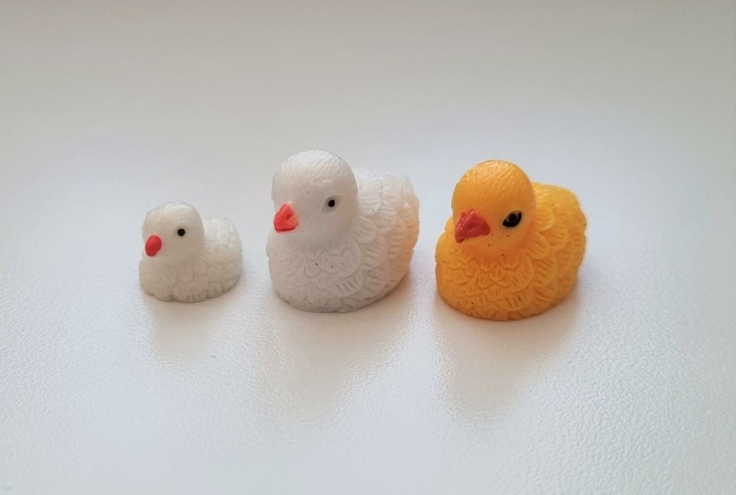 3 st ankor. Miniatyrer / figuriner för dockskåpet, tittskåp mm