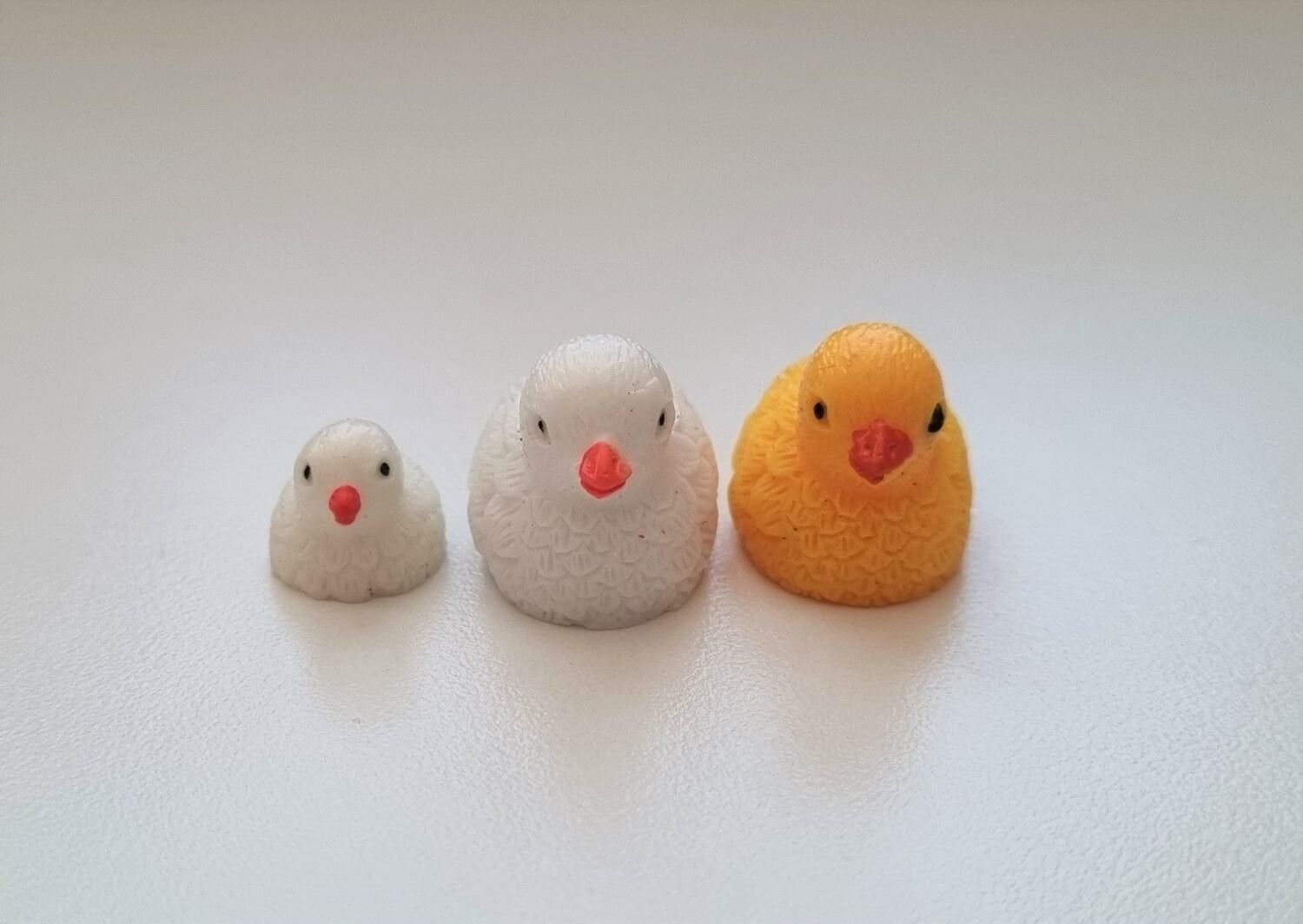 3 st ankor. Miniatyrer / figuriner för dockskåpet, tittskåp mm
