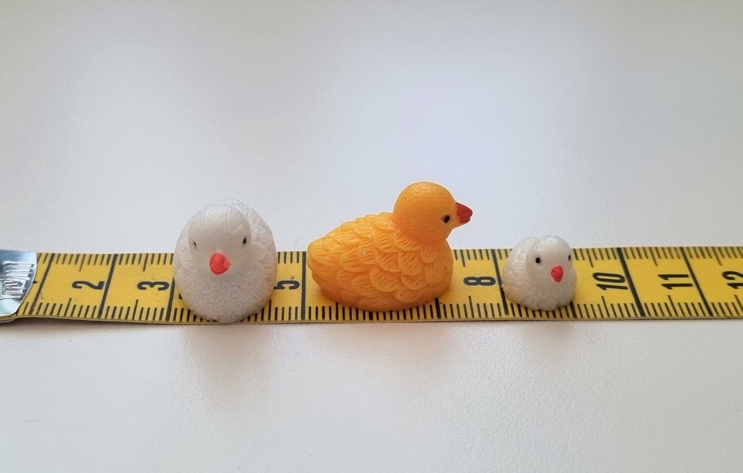 3 st ankor. Miniatyrer / figuriner för dockskåpet, tittskåp mm