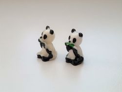 2 st pandor. Miniatyrer / figuriner för dockskåpet, tittskåp mm