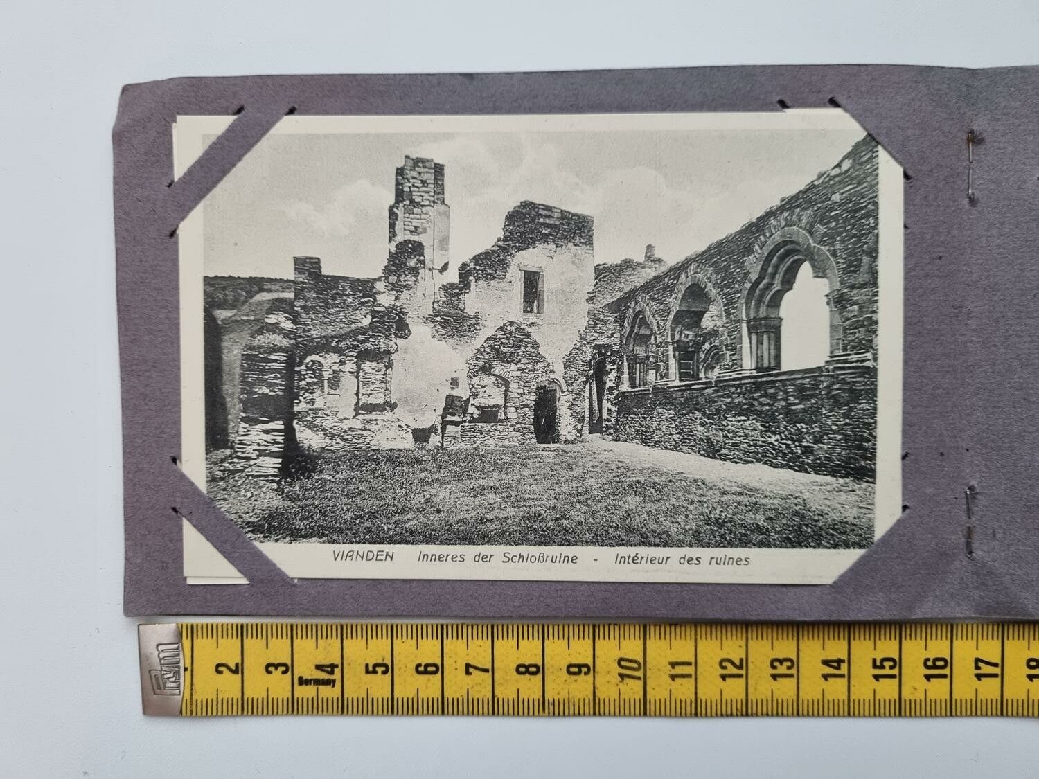 Häfte med 8 st äldre oskrivna vykort över Vianden (1918)