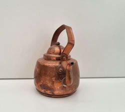 Liten kaffekanna lock. Stämpel undertill (6 cm hög)