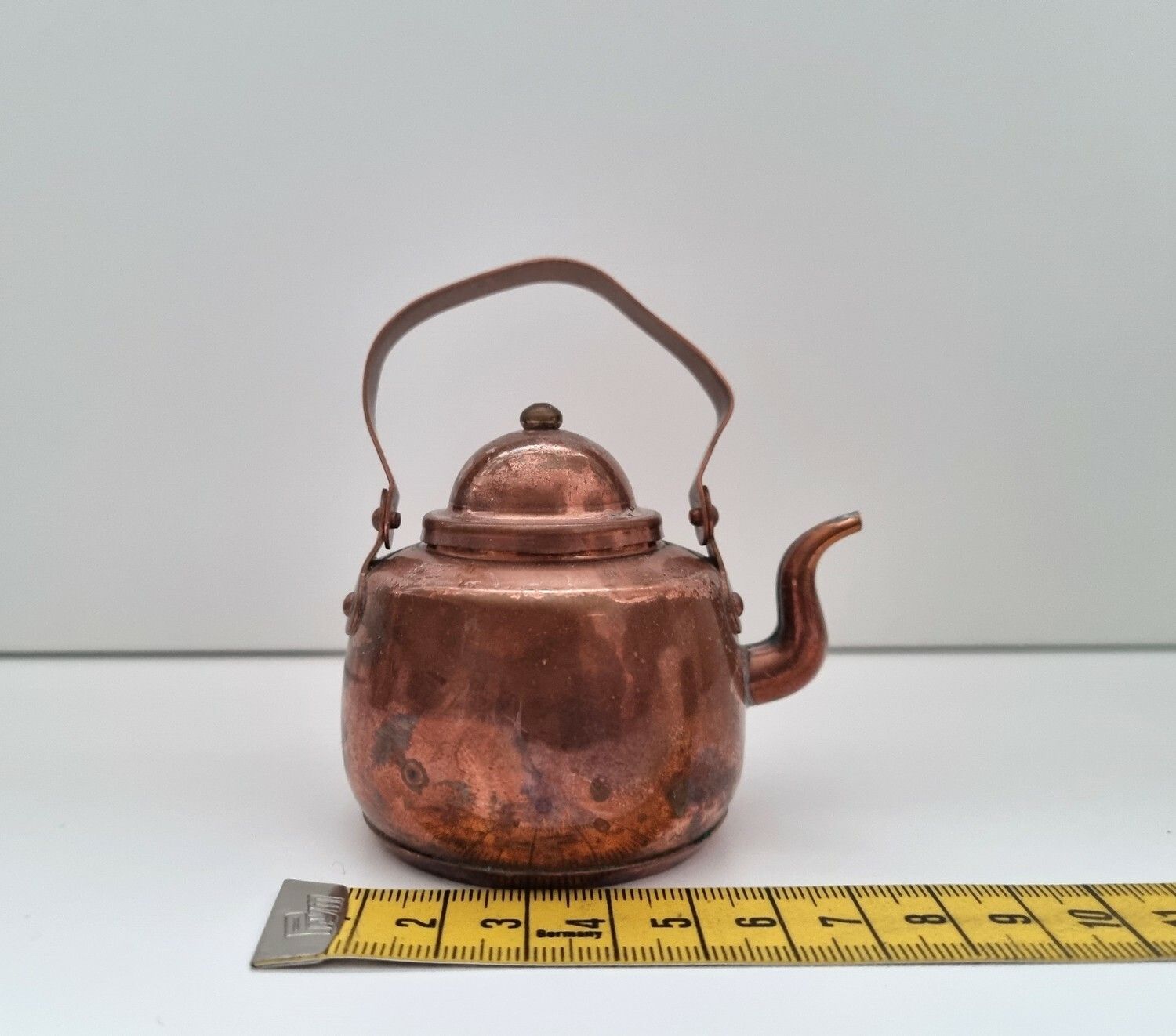 Liten kaffekanna lock. Stämpel undertill (6 cm hög)
