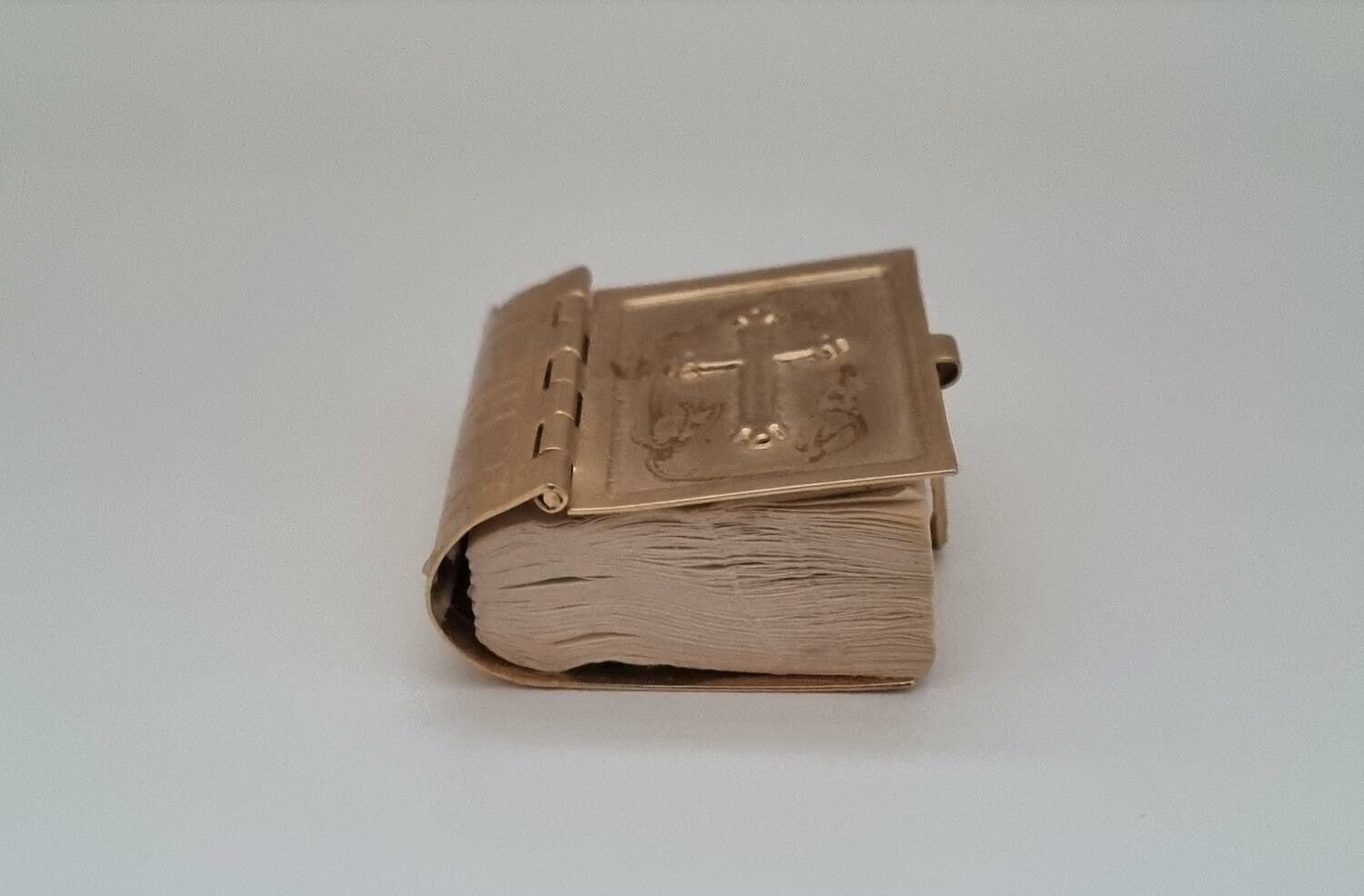 Bibel, nya testamentet. Miniatyr till dockhus, dockskåp / tittskåp med mera