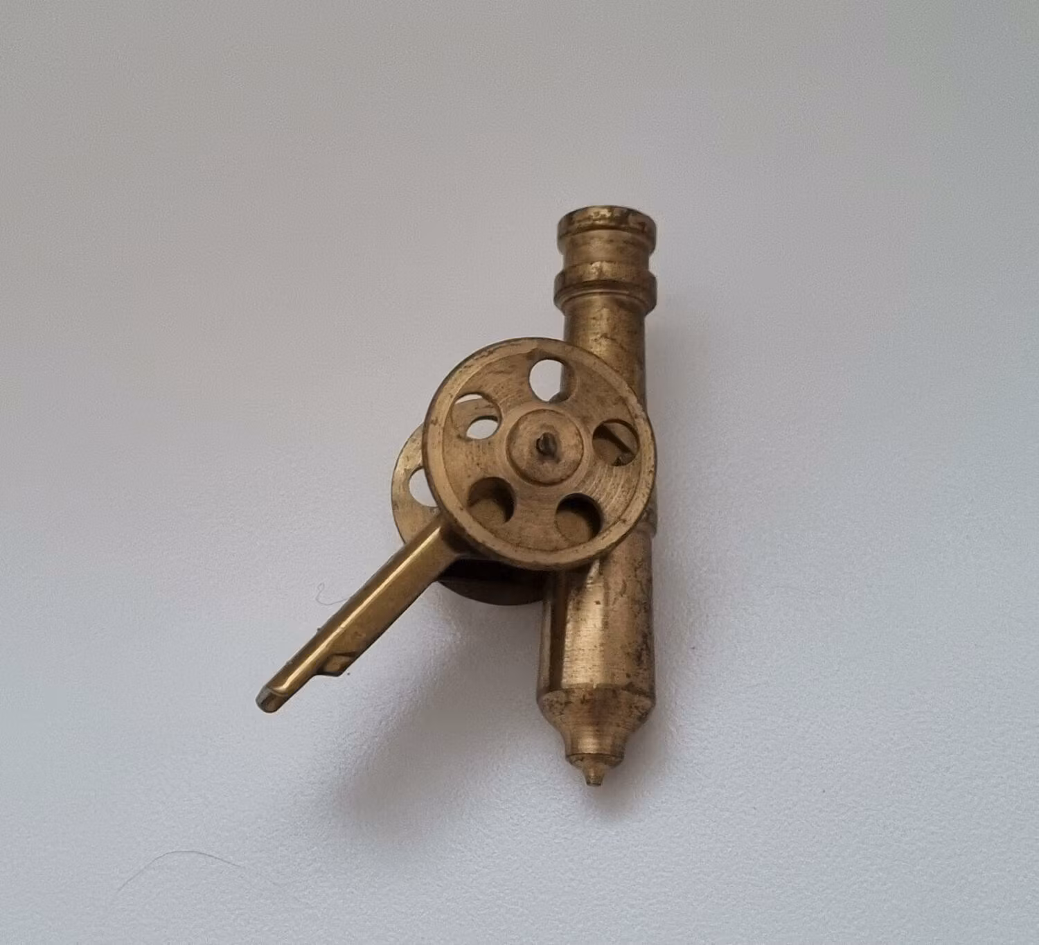 Kanon, miniatyrkanon. Miniatyr till dockhus, dockskåp / tittskåp med mera