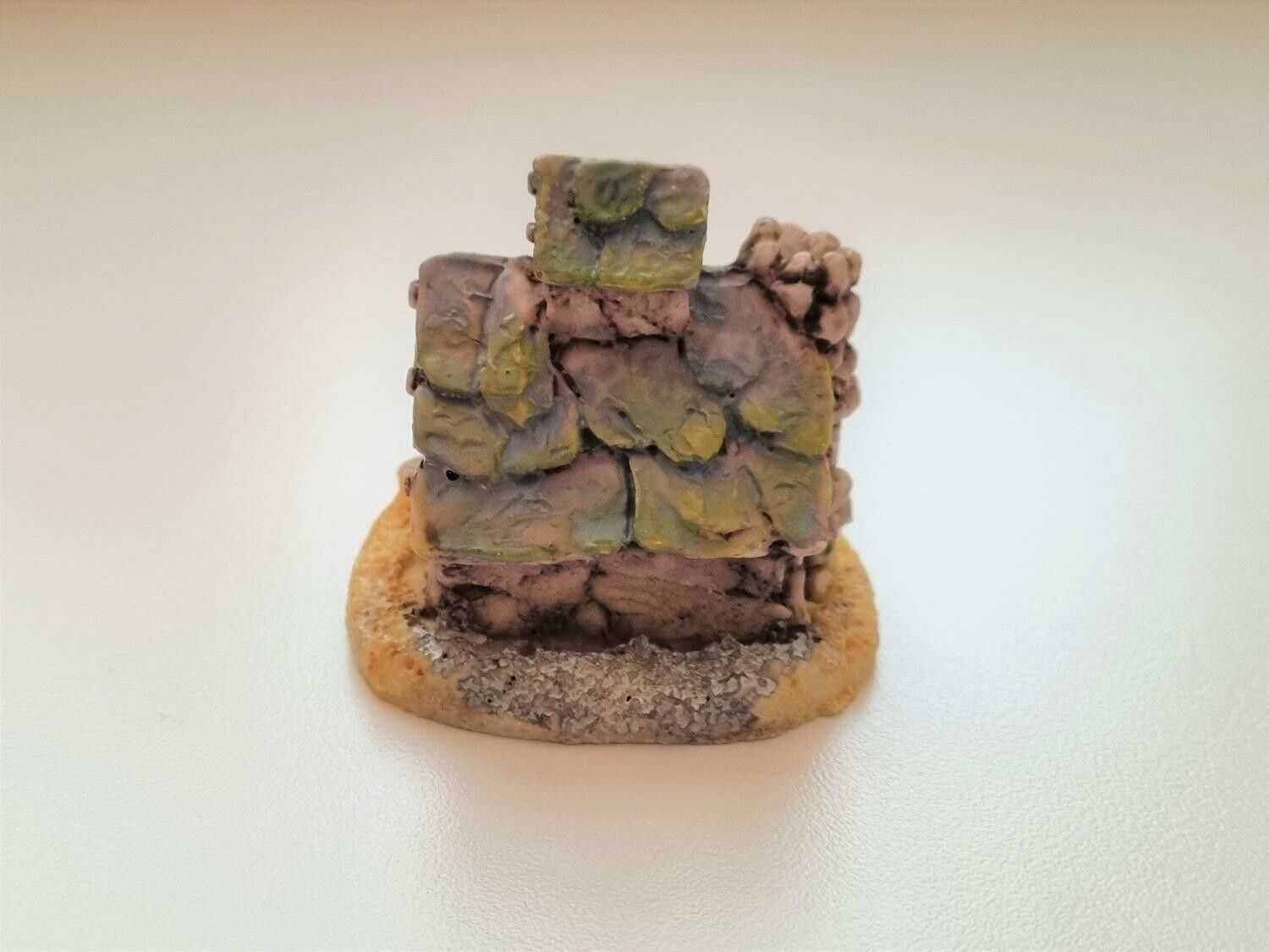 Handmålat miniatyrhus, minihus, sött litet hus (47 gram)
