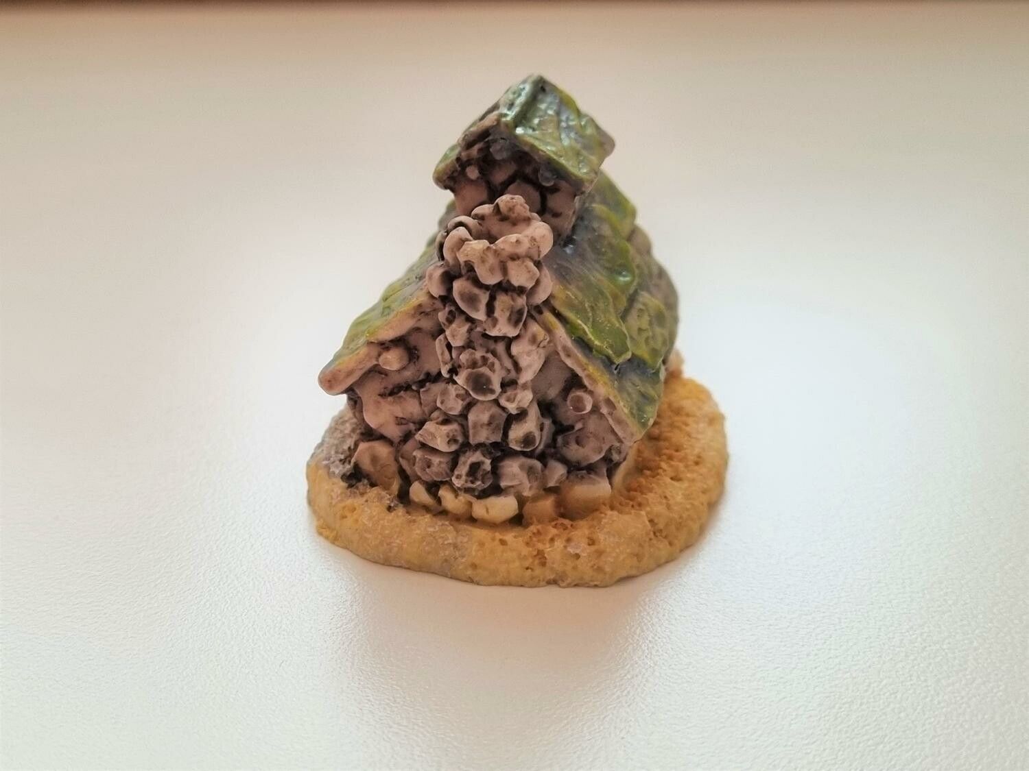Handmålat miniatyrhus, minihus, sött litet hus (47 gram)