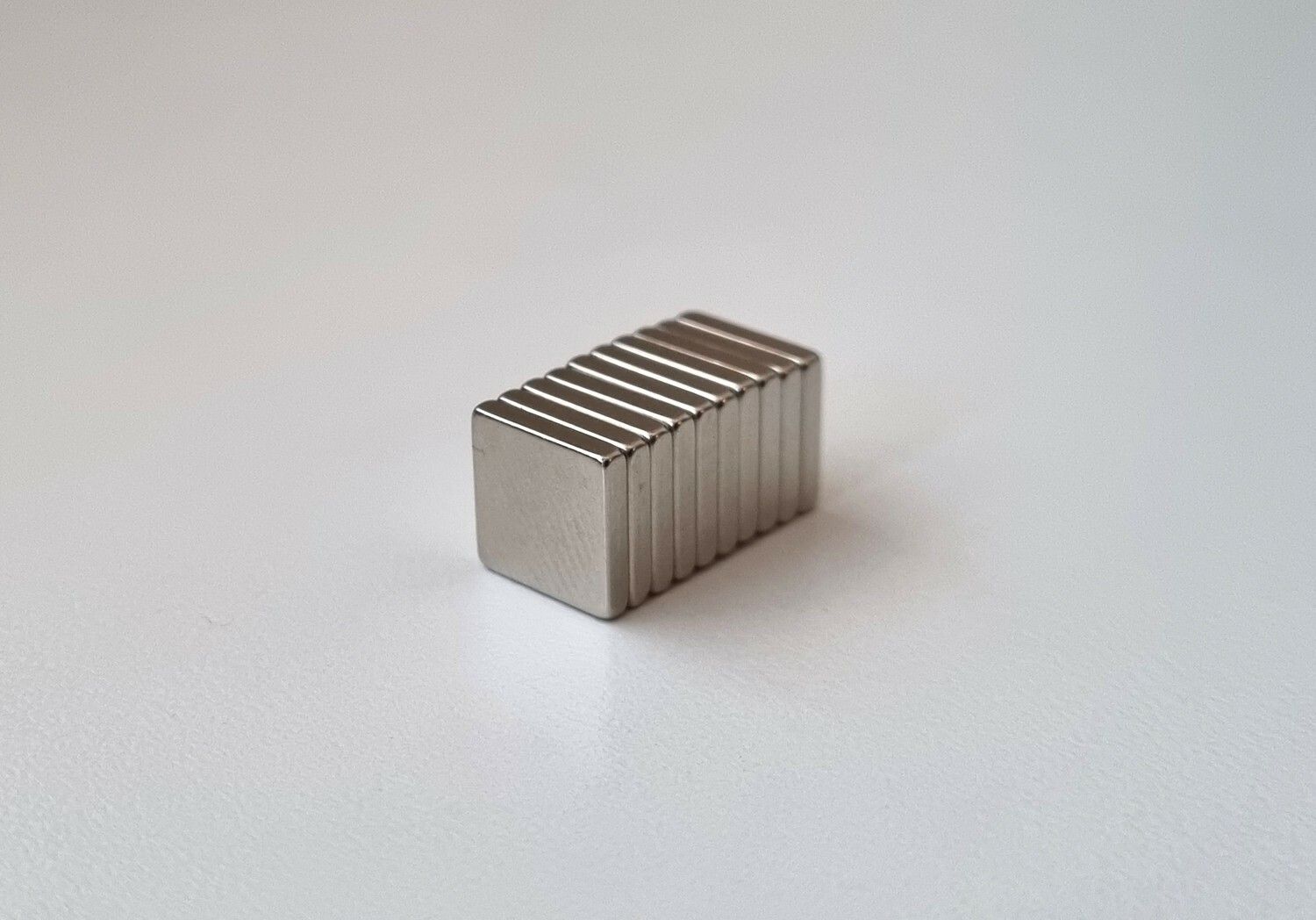 10 st Neodymium magneter (10x10x2 mm) fyrkantiga magneter