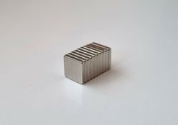 10 st Neodymium magneter (10x10x2 mm) fyrkantiga magneter