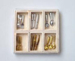 Miniatyr, besticklåda (18 delar)