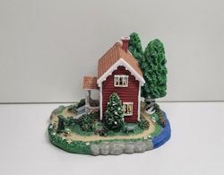 Miniatyrhus, minihus med svensk flagga (hus nr 4)