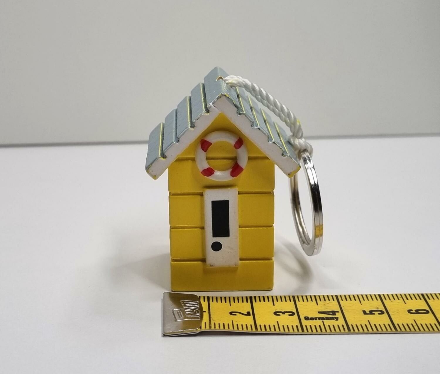 Miniatyrhus, minihus i trä / nyckelring (hus nr 120)