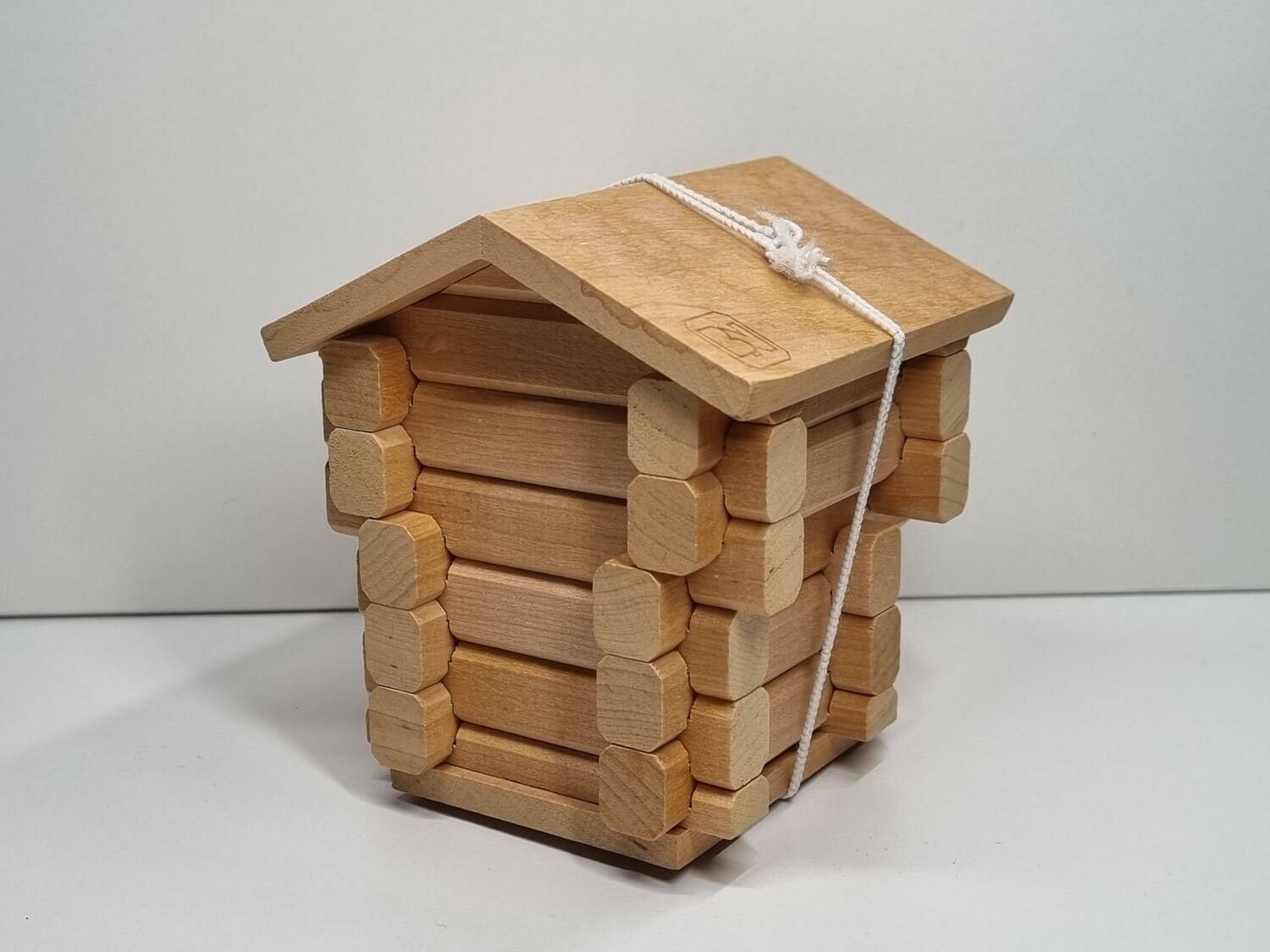 Miniatyrhus, minihus i trä med lösa delar (hus nr 175)