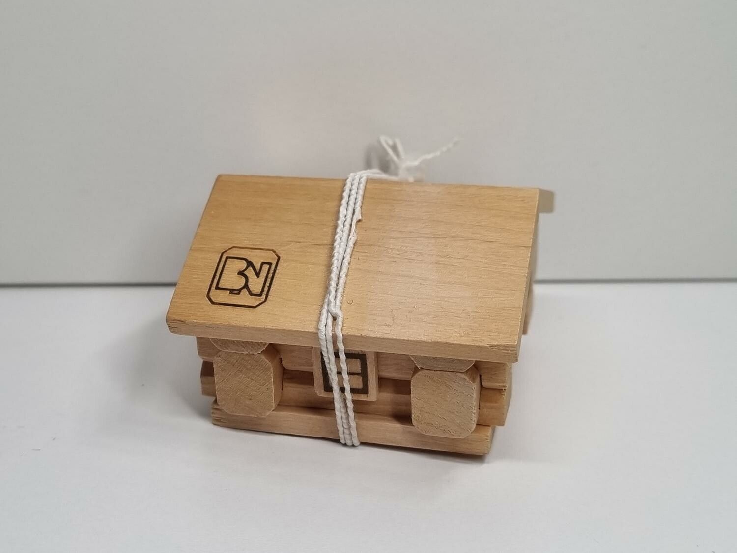 Miniatyrhus, minihus i trä med lösa delar (hus nr 176)
