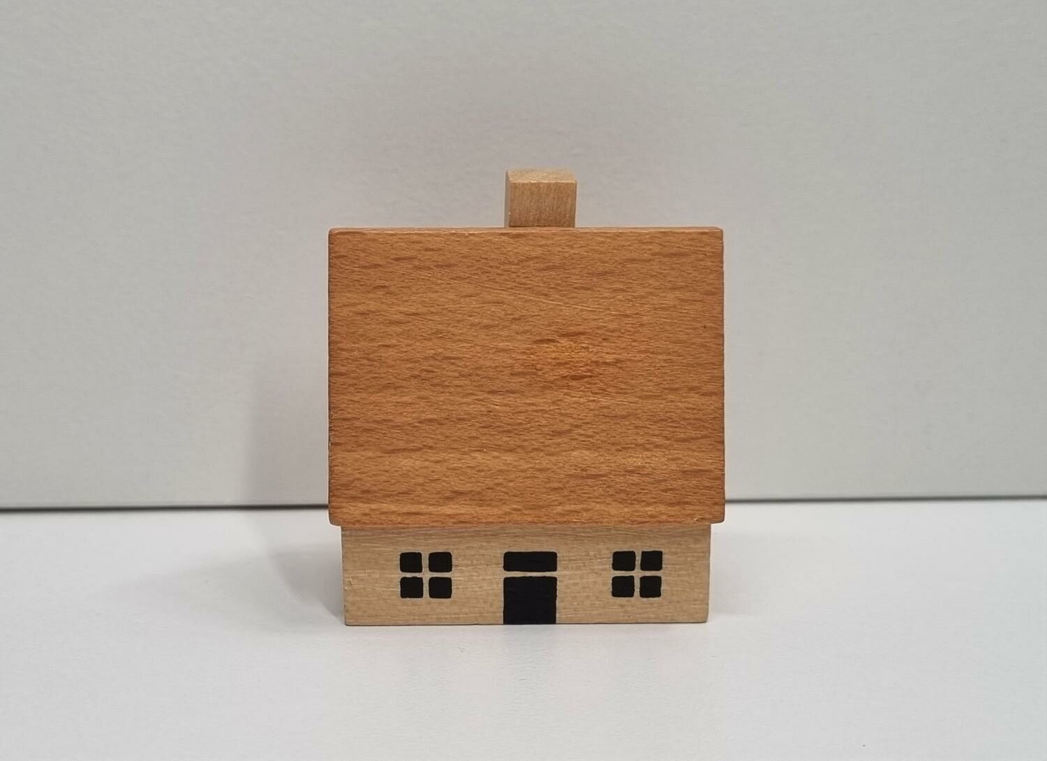 Miniatyrhus, minihus i trä (hus nr 122)