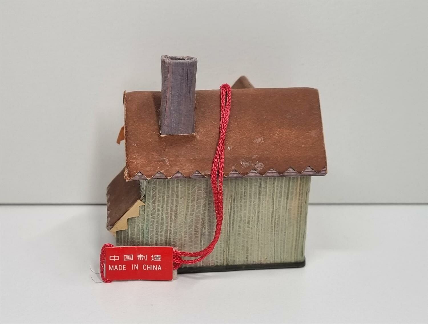 Miniatyrhus, minihus i trä/papp (hus nr 177)
