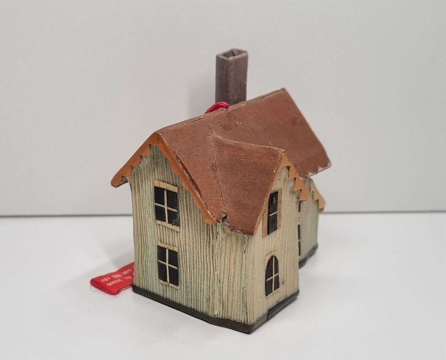 Miniatyrhus, minihus i trä/papp (hus nr 177)