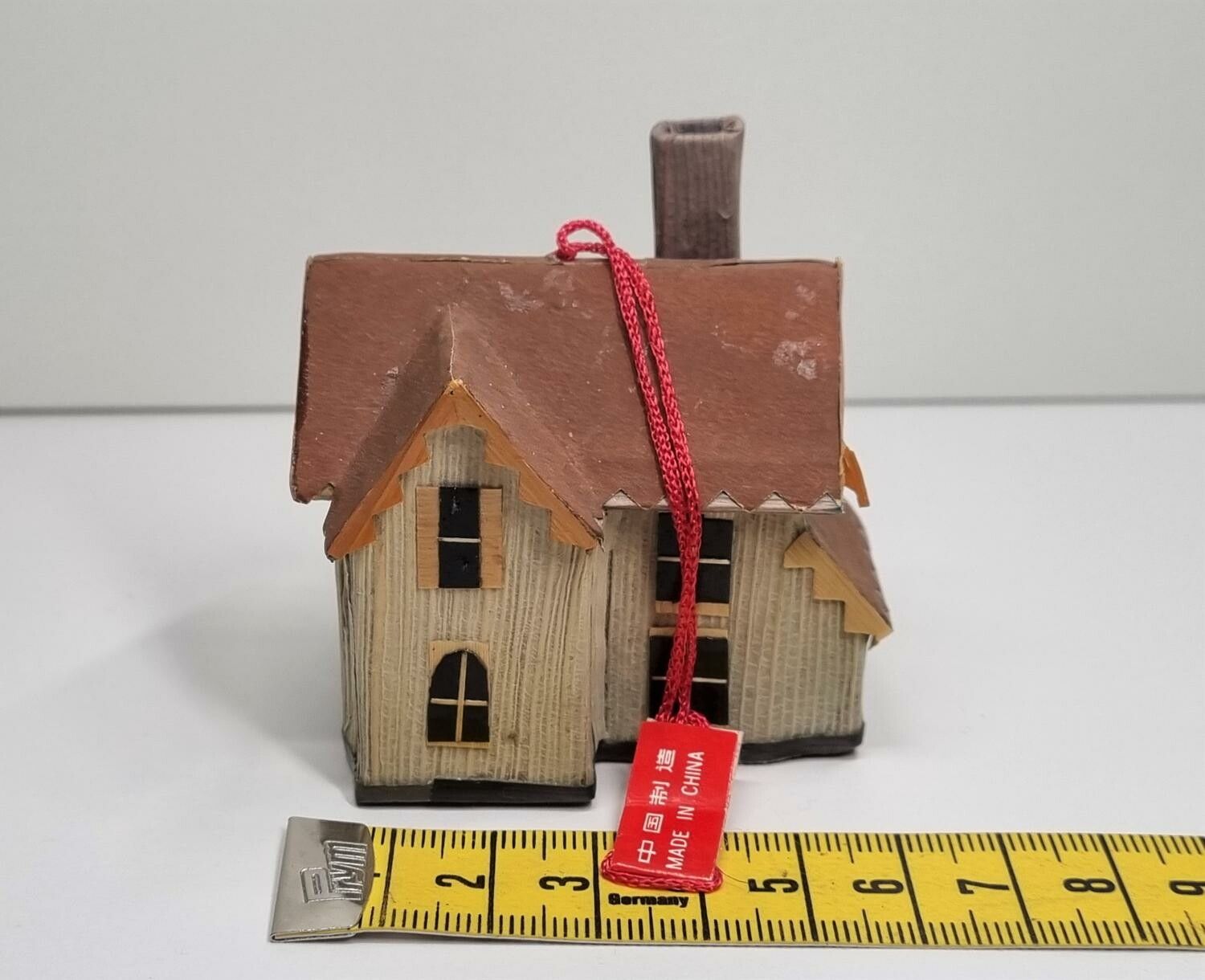 Miniatyrhus, minihus i trä/papp (hus nr 177)