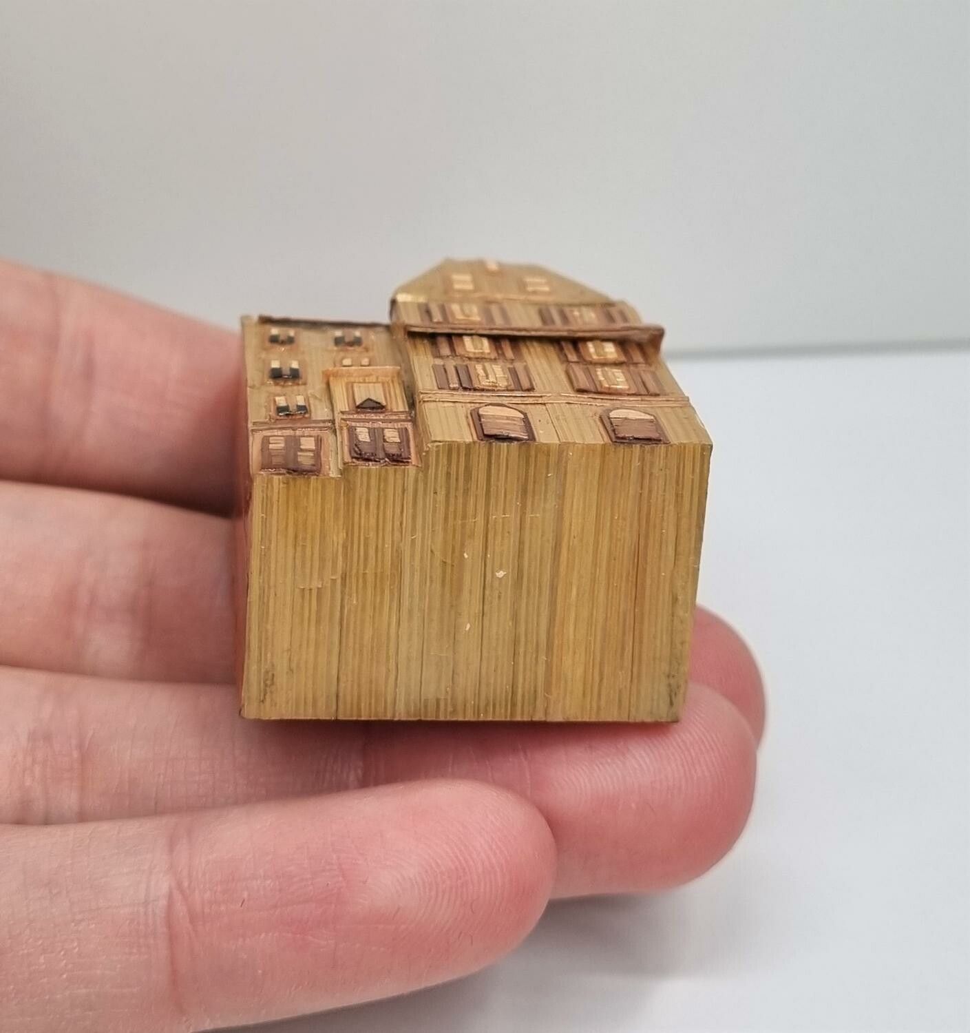 Miniatyrhus, minihus i trä/papp (hus nr 170)