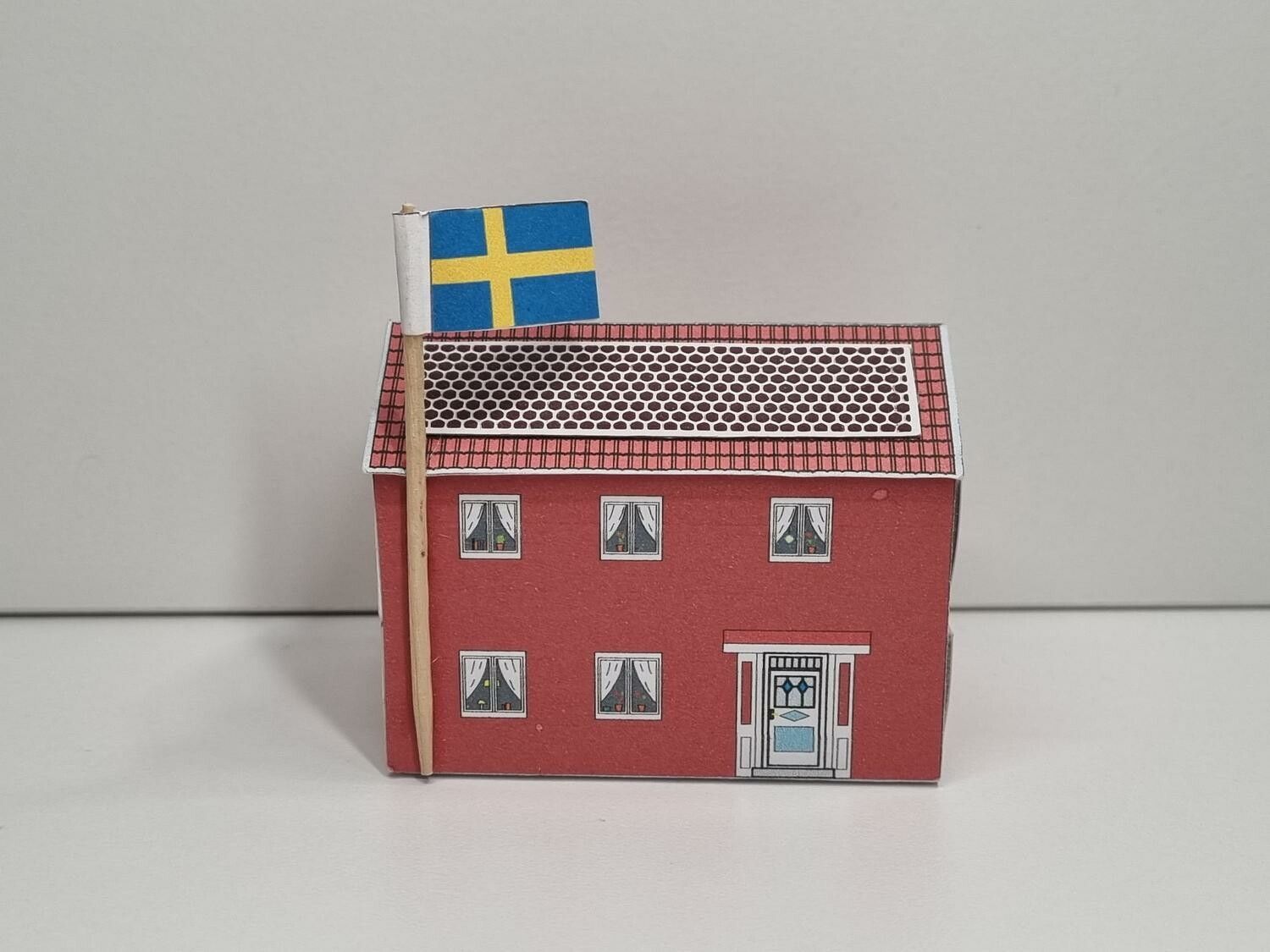 Miniatyrhus, minihus - Tändstickshus med tom förpackning (hus nr 179)