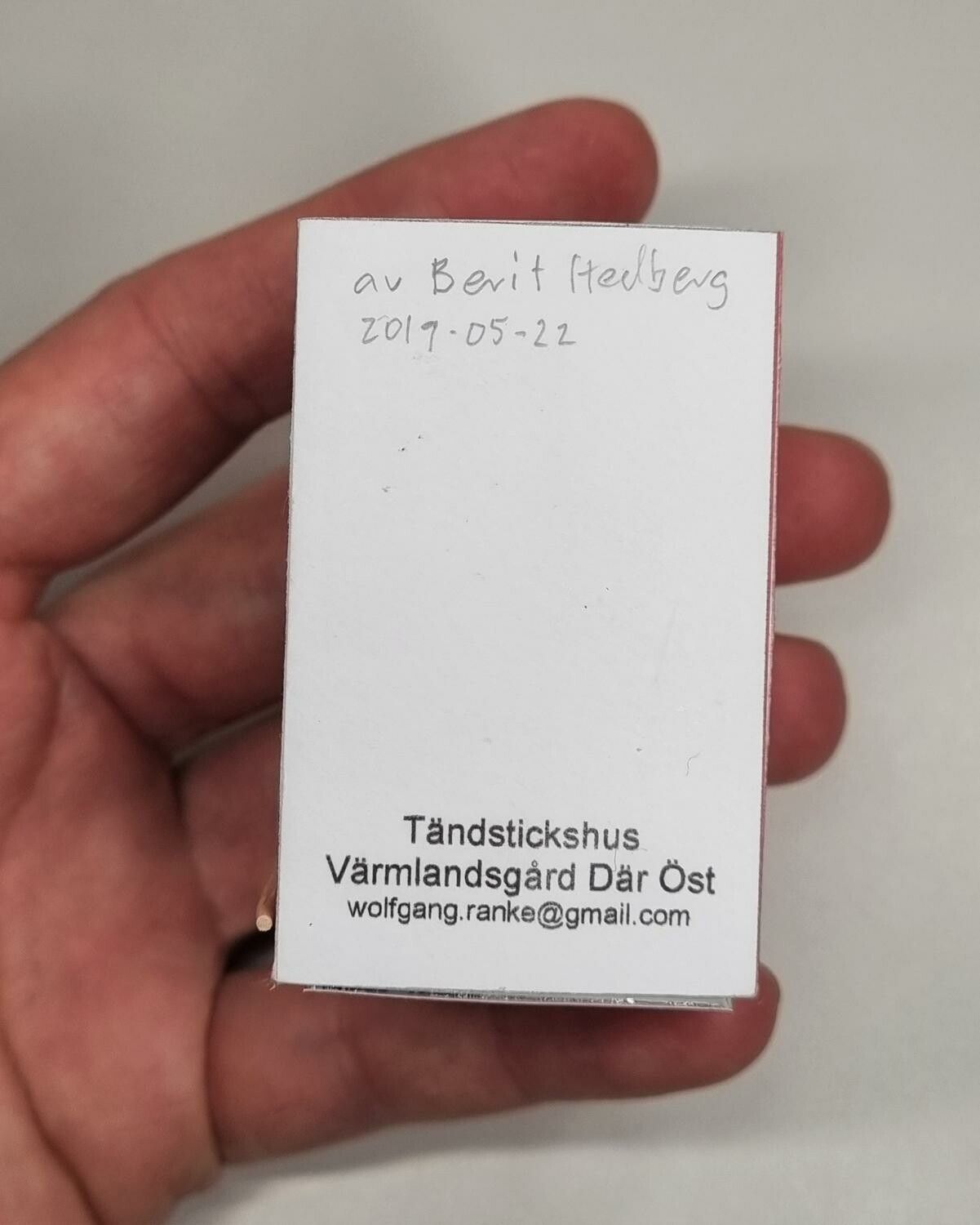 Miniatyrhus, minihus - Tändstickshus med tom förpackning (hus nr 179)