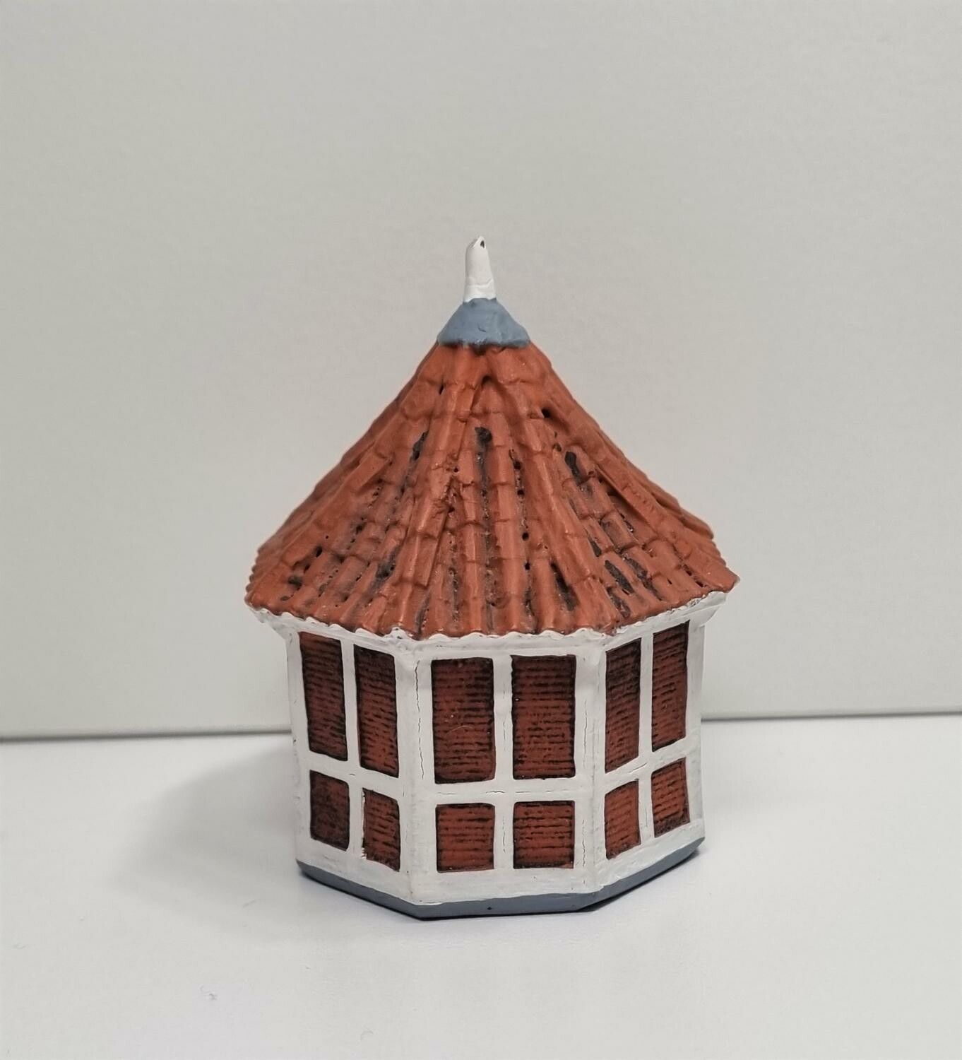 Miniatyrhus, minihus - Trip Trap, Postmästarens lusthus NR 38. (hus nr 17)