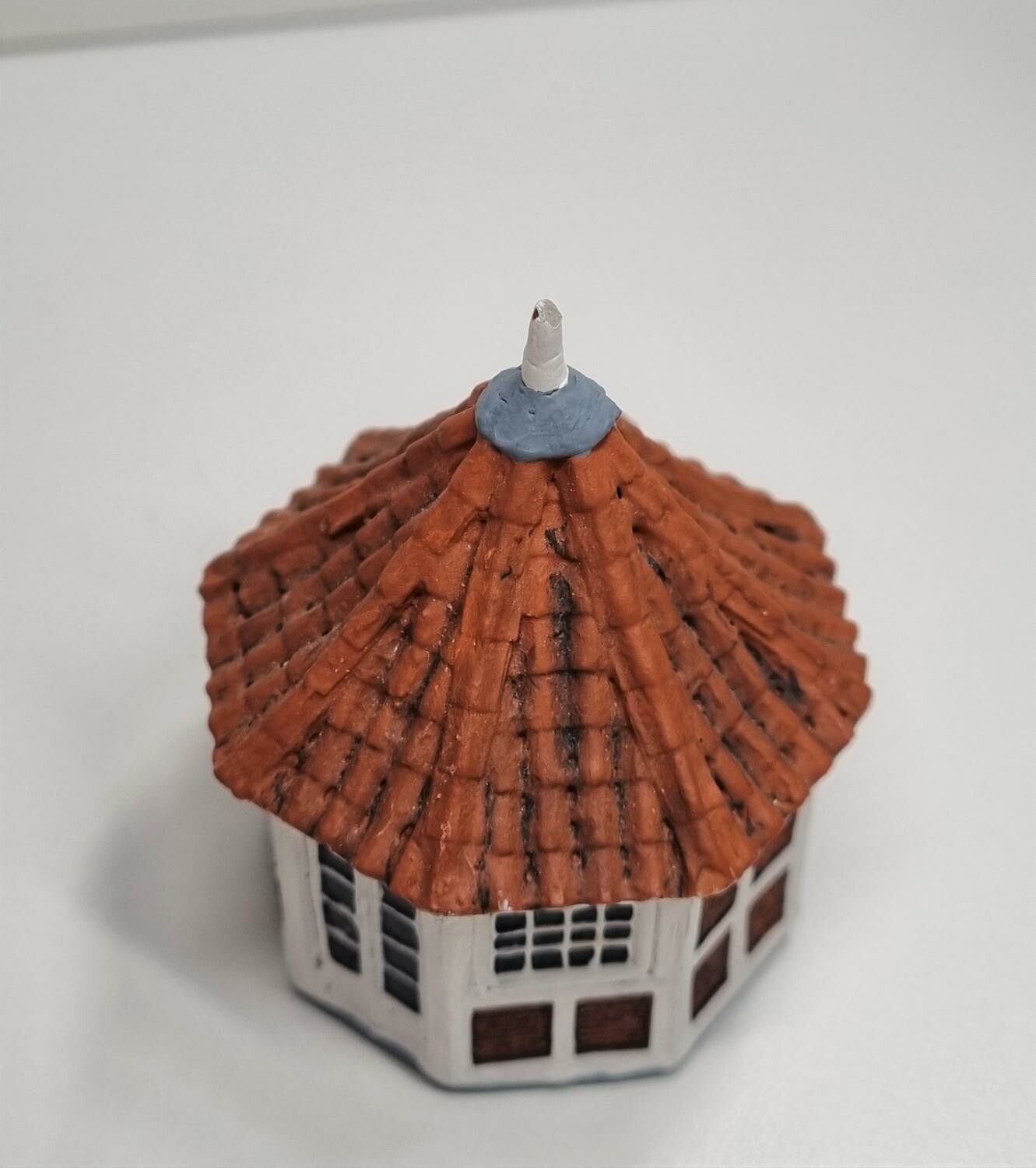 Miniatyrhus, minihus - Trip Trap, Postmästarens lusthus NR 38. (hus nr 17)