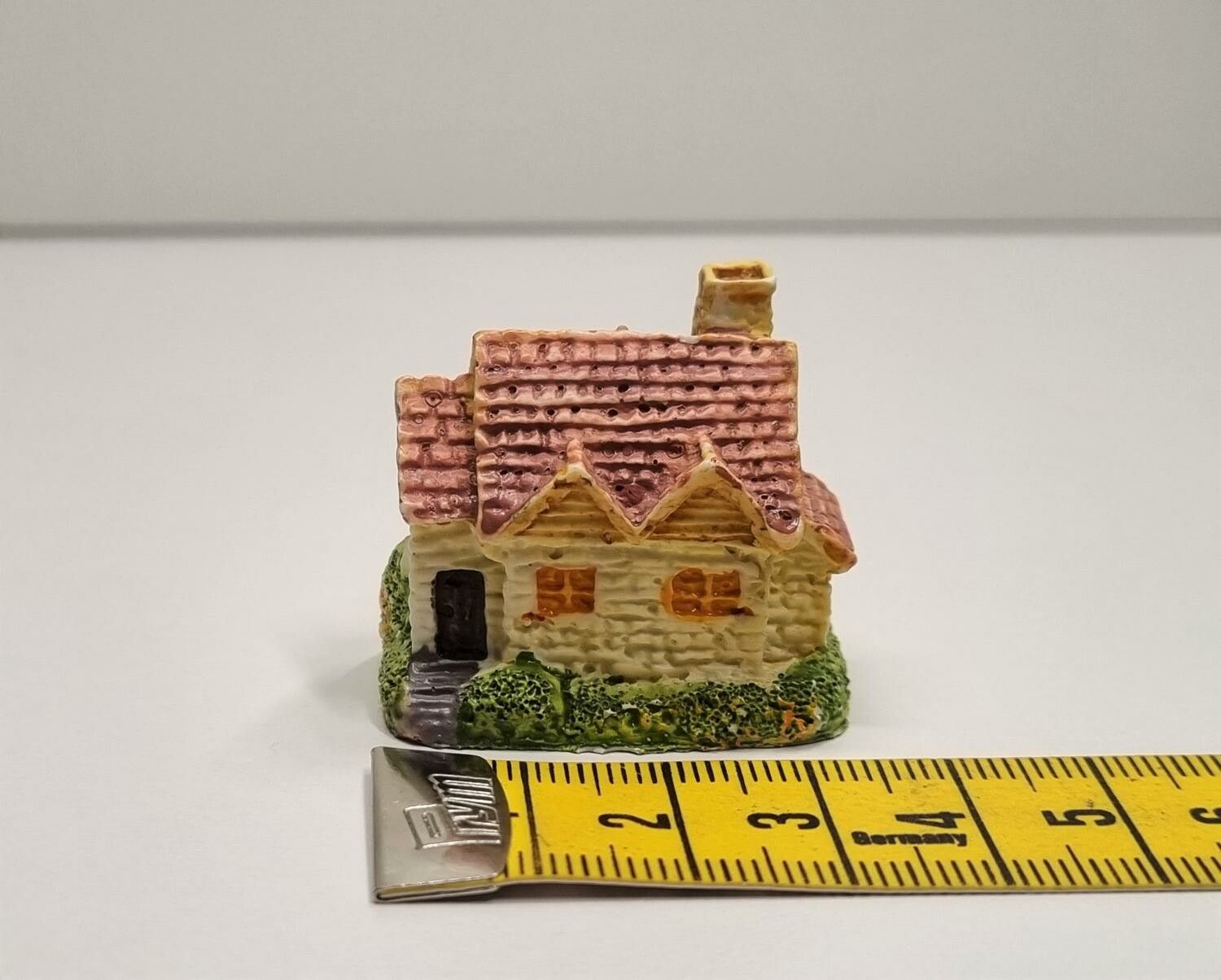 Miniatyrhus, minihus - Midways Importers (hus nr 67)
