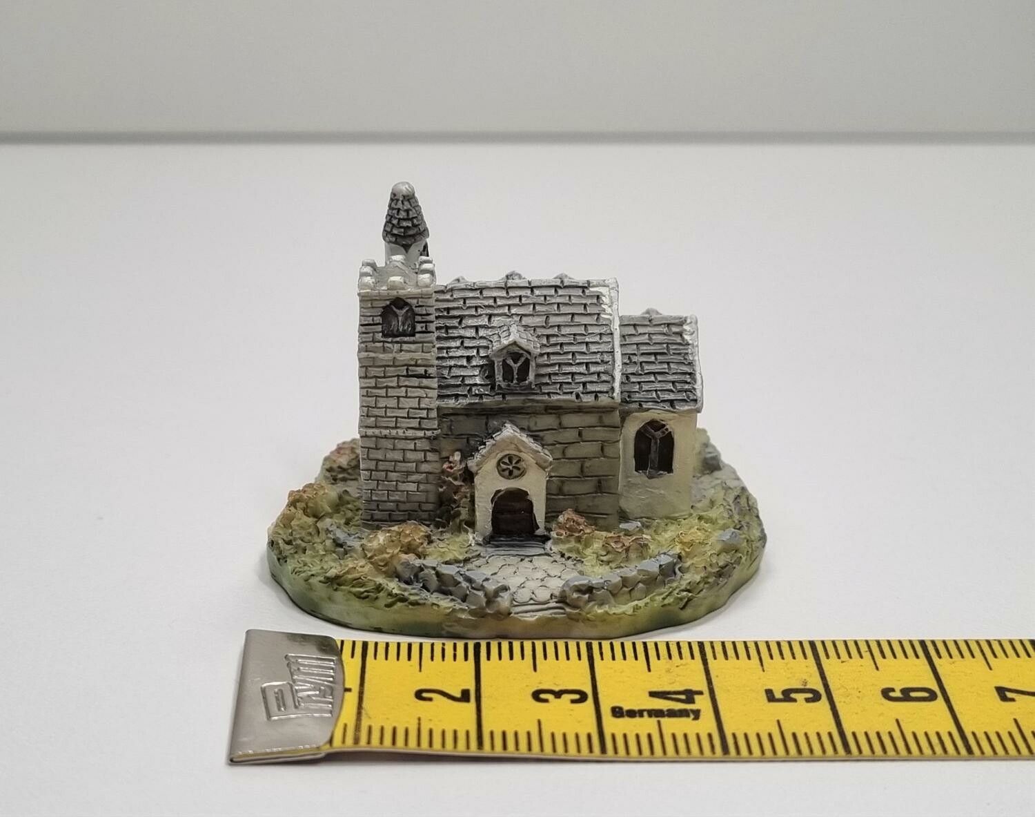 Miniatyrkyrka, minikyrka (hus nr 73)