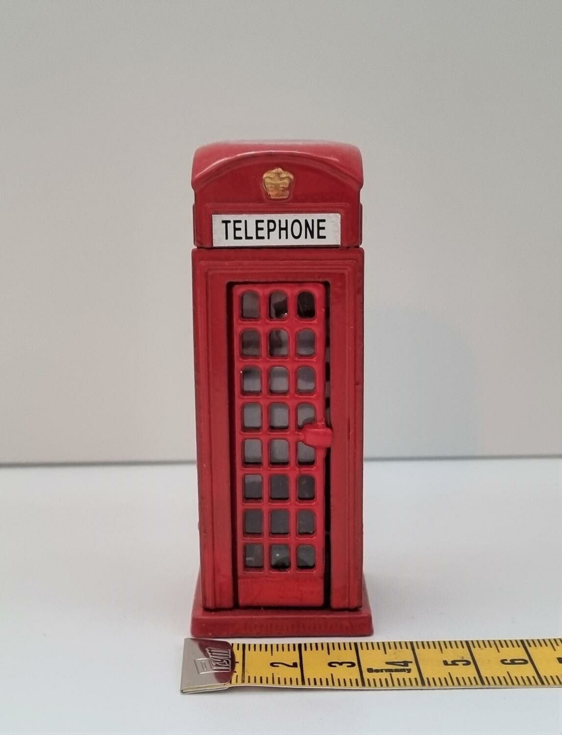 Pennvässare i form av en telefonkiosk