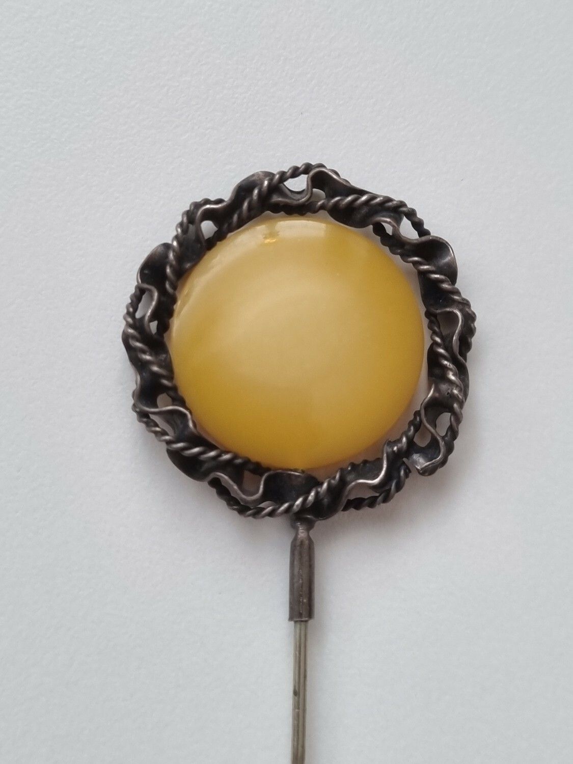 Pin / nålmärke med sten
