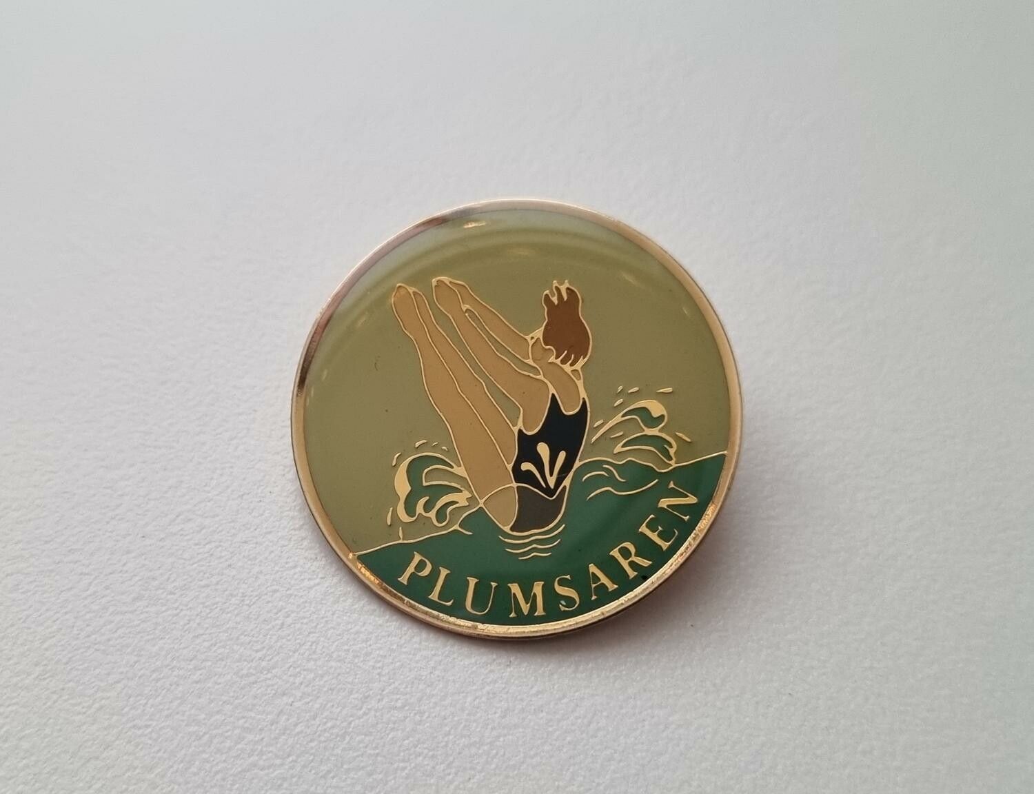 Simmärke, Plumsaren. Pin / nålmärke