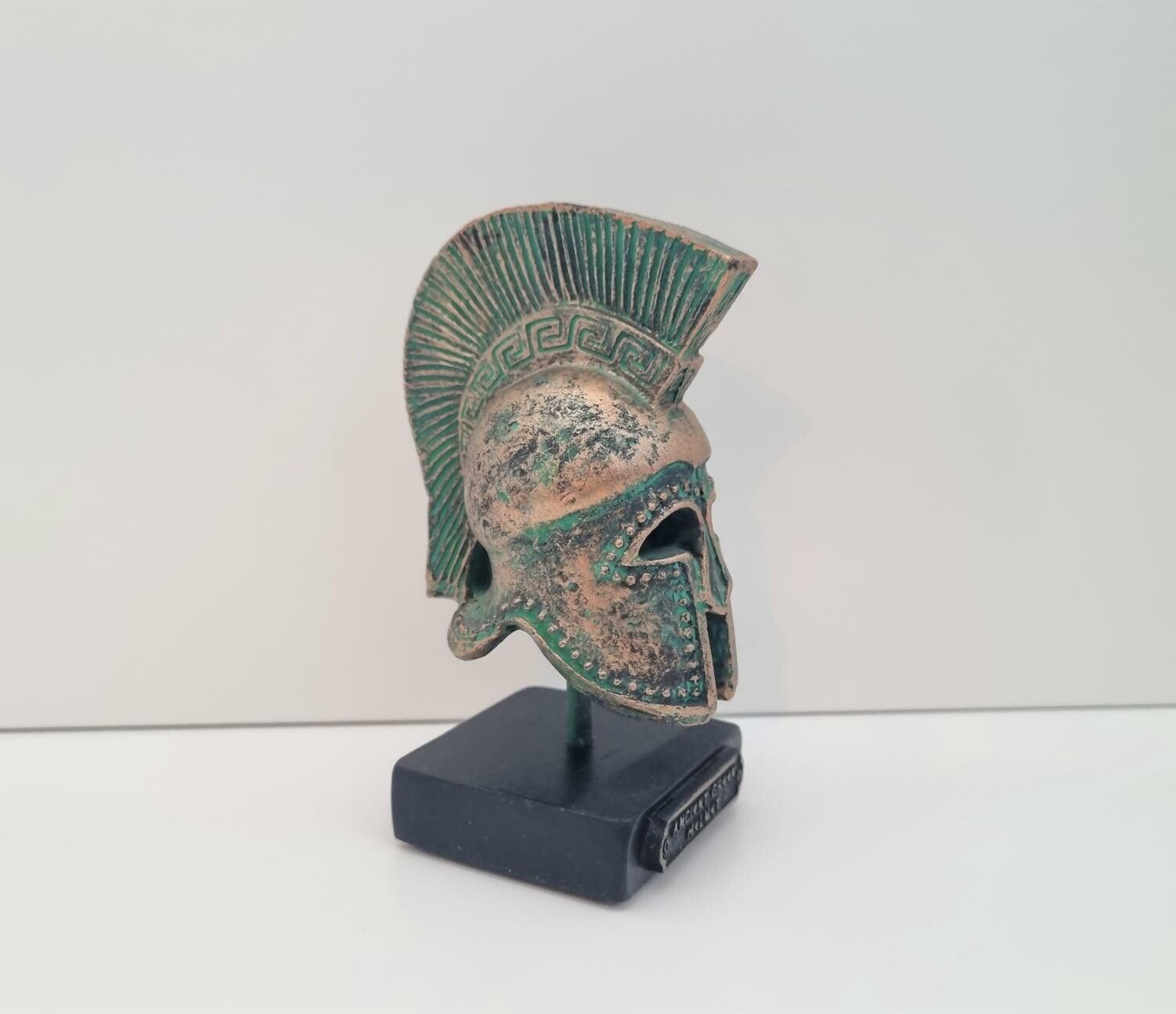 Skulptur, grekisk hjälm / spartansk hjälm
