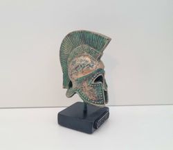Skulptur, grekisk hjälm / spartansk hjälm