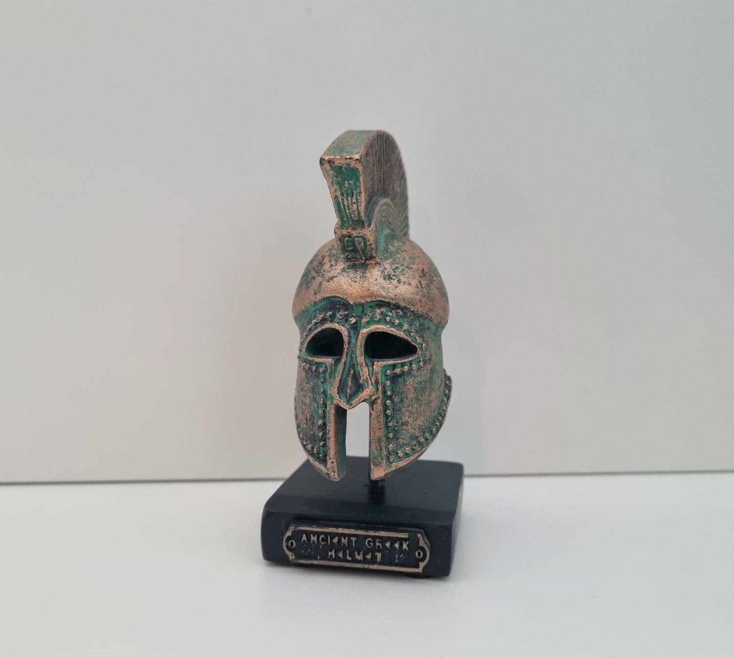 Skulptur, grekisk hjälm / spartansk hjälm