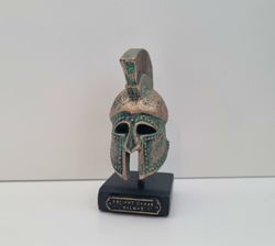 Skulptur, grekisk hjälm / spartansk hjälm