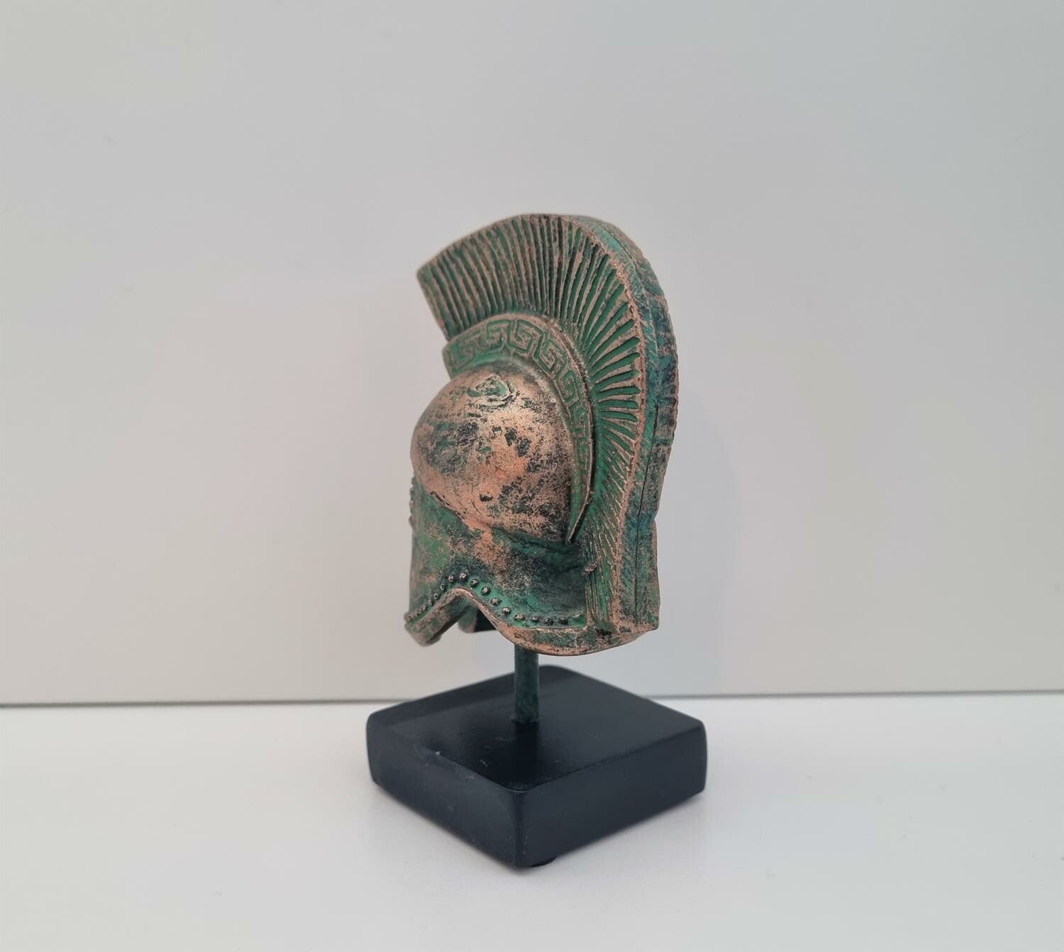 Skulptur, grekisk hjälm / spartansk hjälm