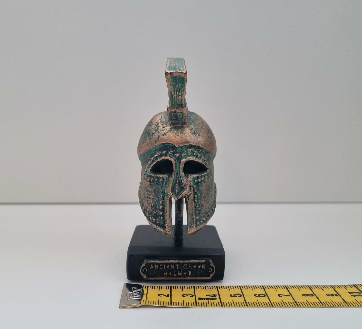 Skulptur, grekisk hjälm / spartansk hjälm