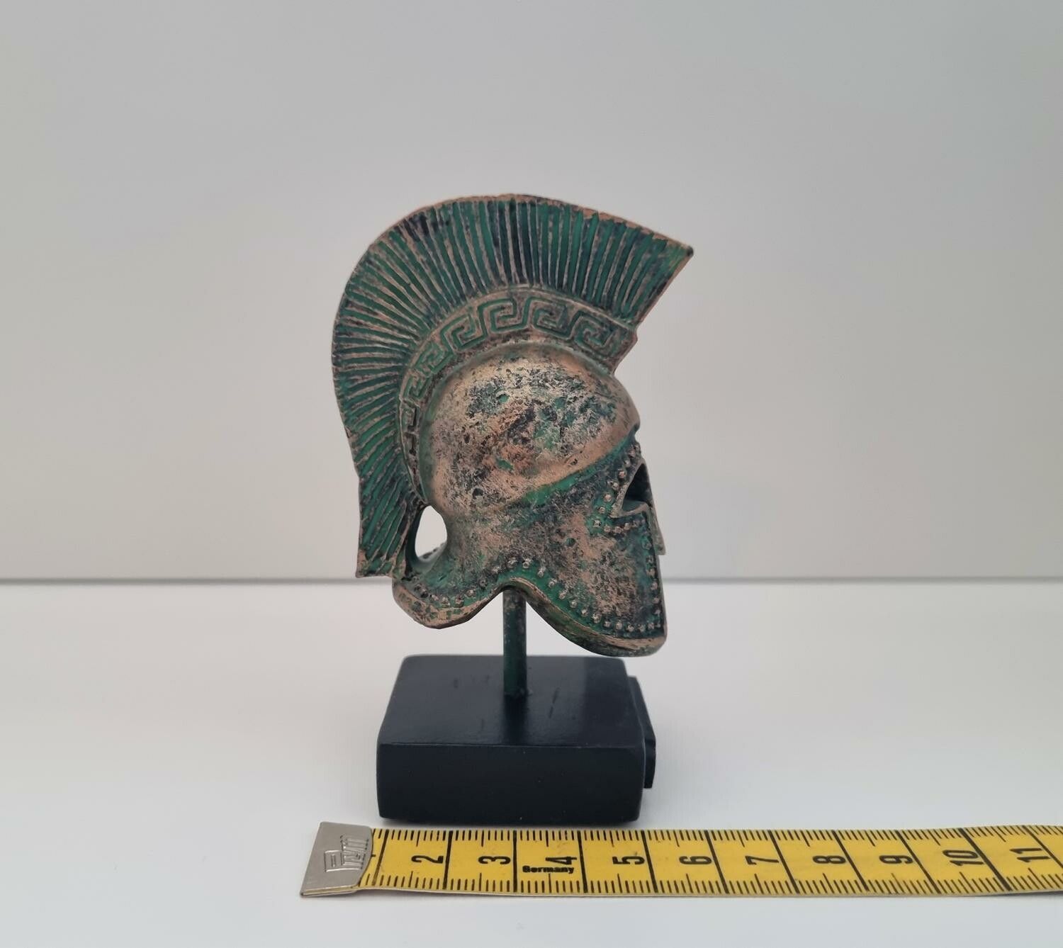Skulptur, grekisk hjälm / spartansk hjälm