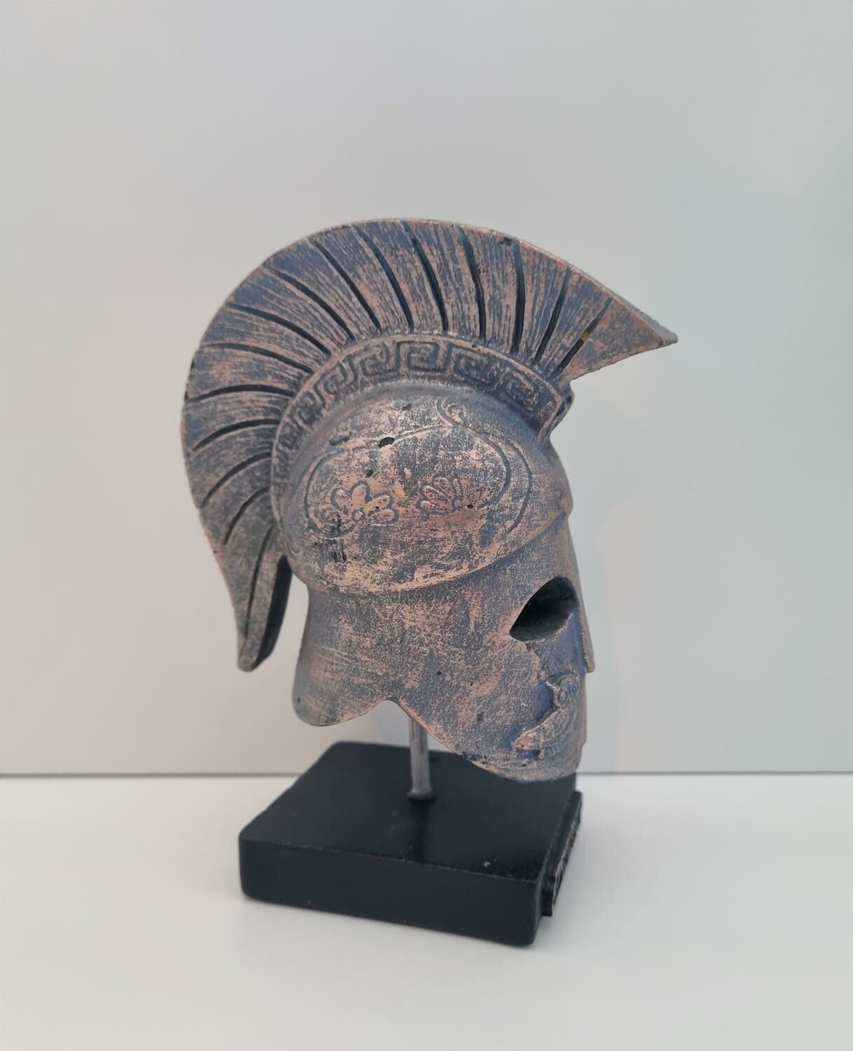 Skulptur, grekisk hjälm / spartansk hjälm