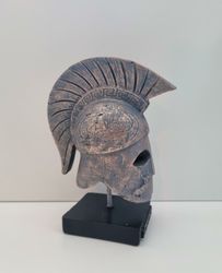 Skulptur, grekisk hjälm / spartansk hjälm