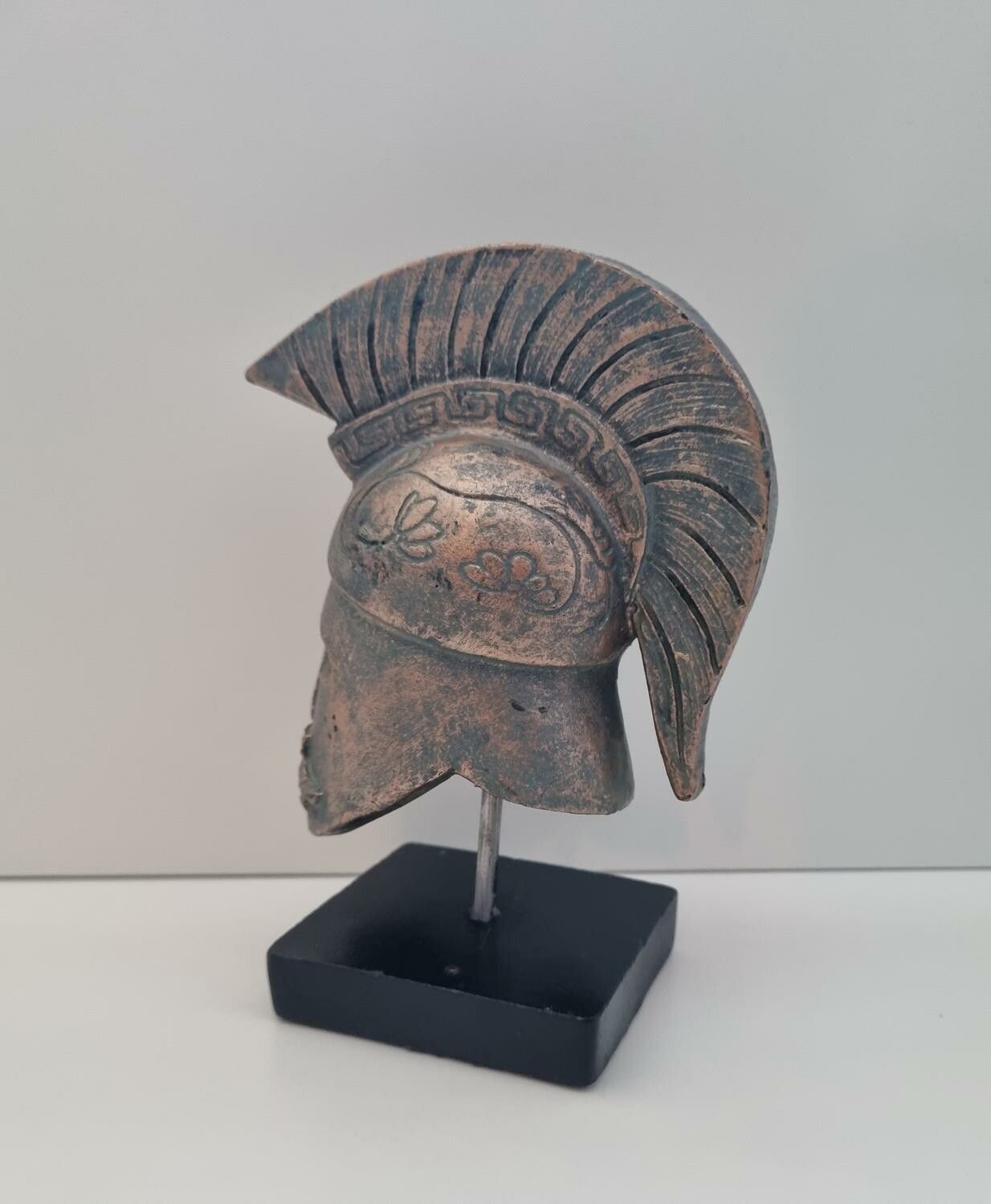 Skulptur, grekisk hjälm / spartansk hjälm