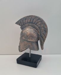 Skulptur, grekisk hjälm / spartansk hjälm