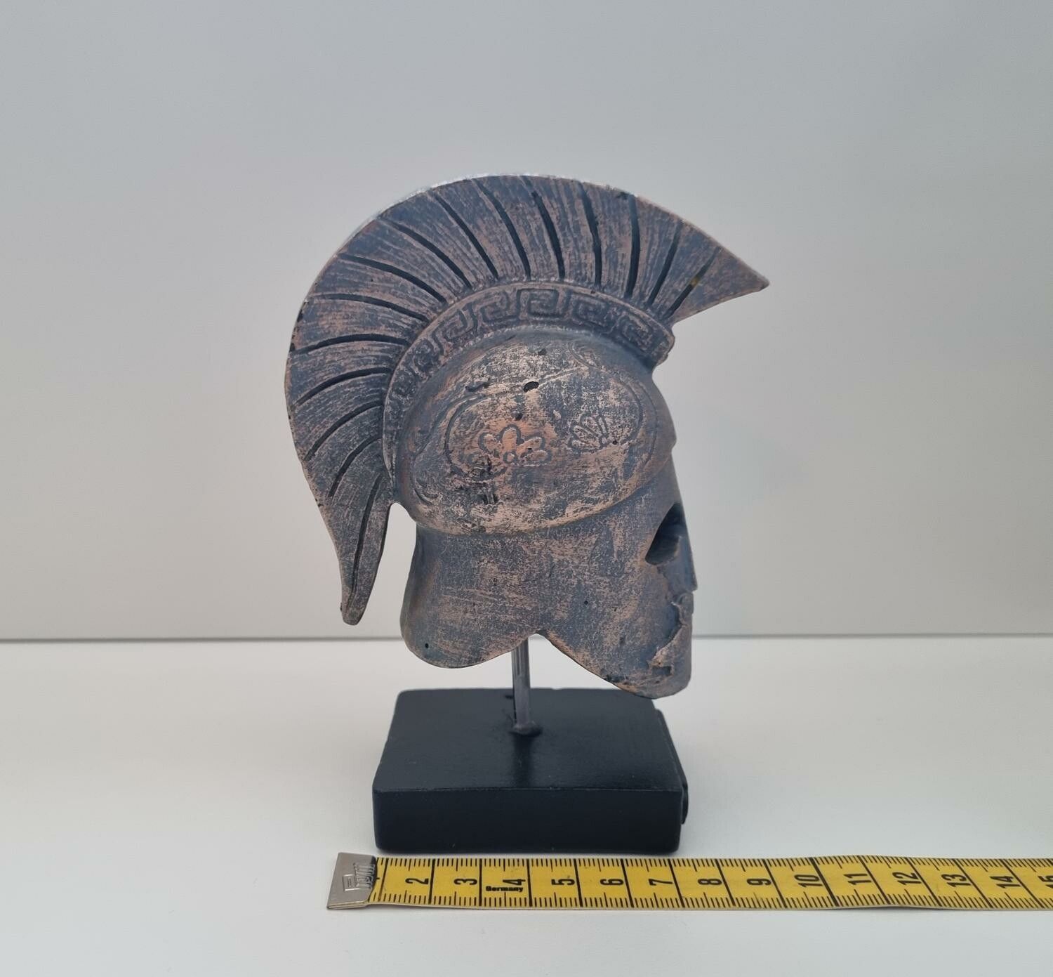 Skulptur, grekisk hjälm / spartansk hjälm