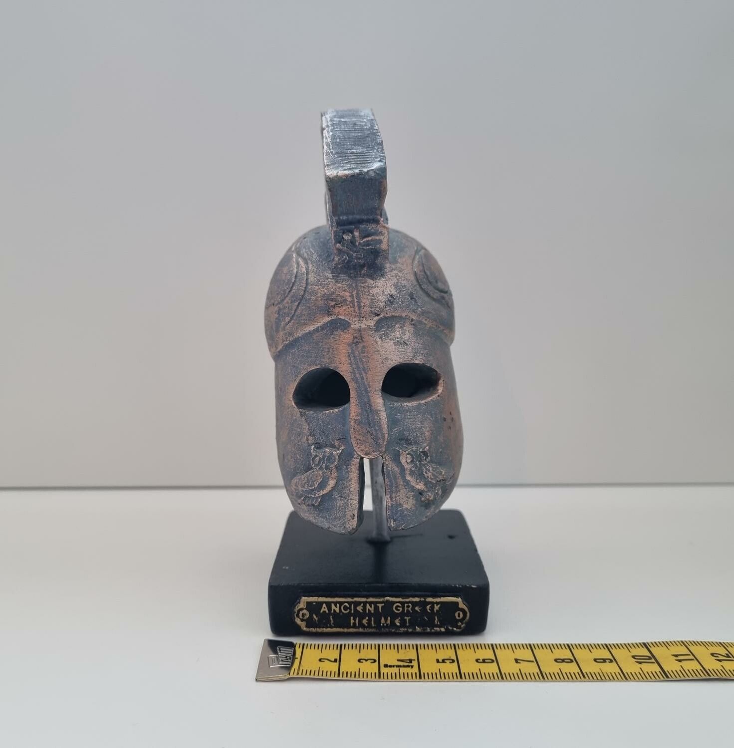 Skulptur, grekisk hjälm / spartansk hjälm