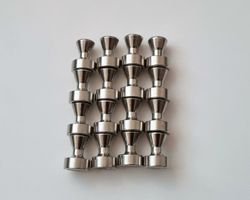 16 st Neodymium magneter Push Pins (ca 1/2 kg lyftkraft)