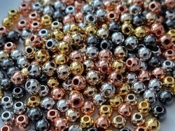 300 st pärlor i fyra st varierande färger (4 mm)