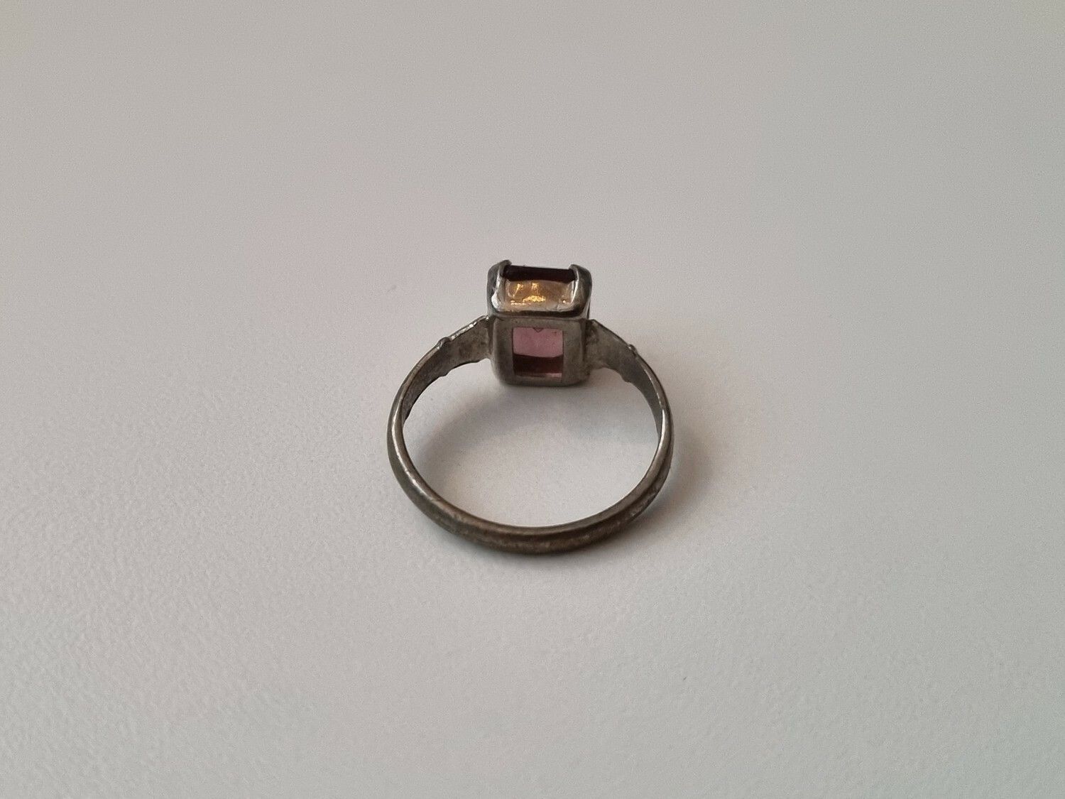 Ring med rosa sten